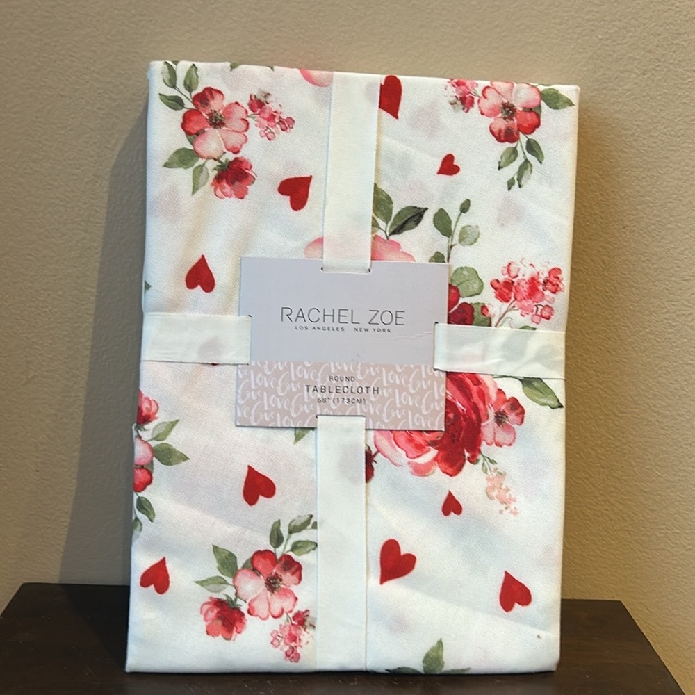 Rachel Zoe Valentines Day Hearts Floral Tablecloth 68” Round Farmhouse New